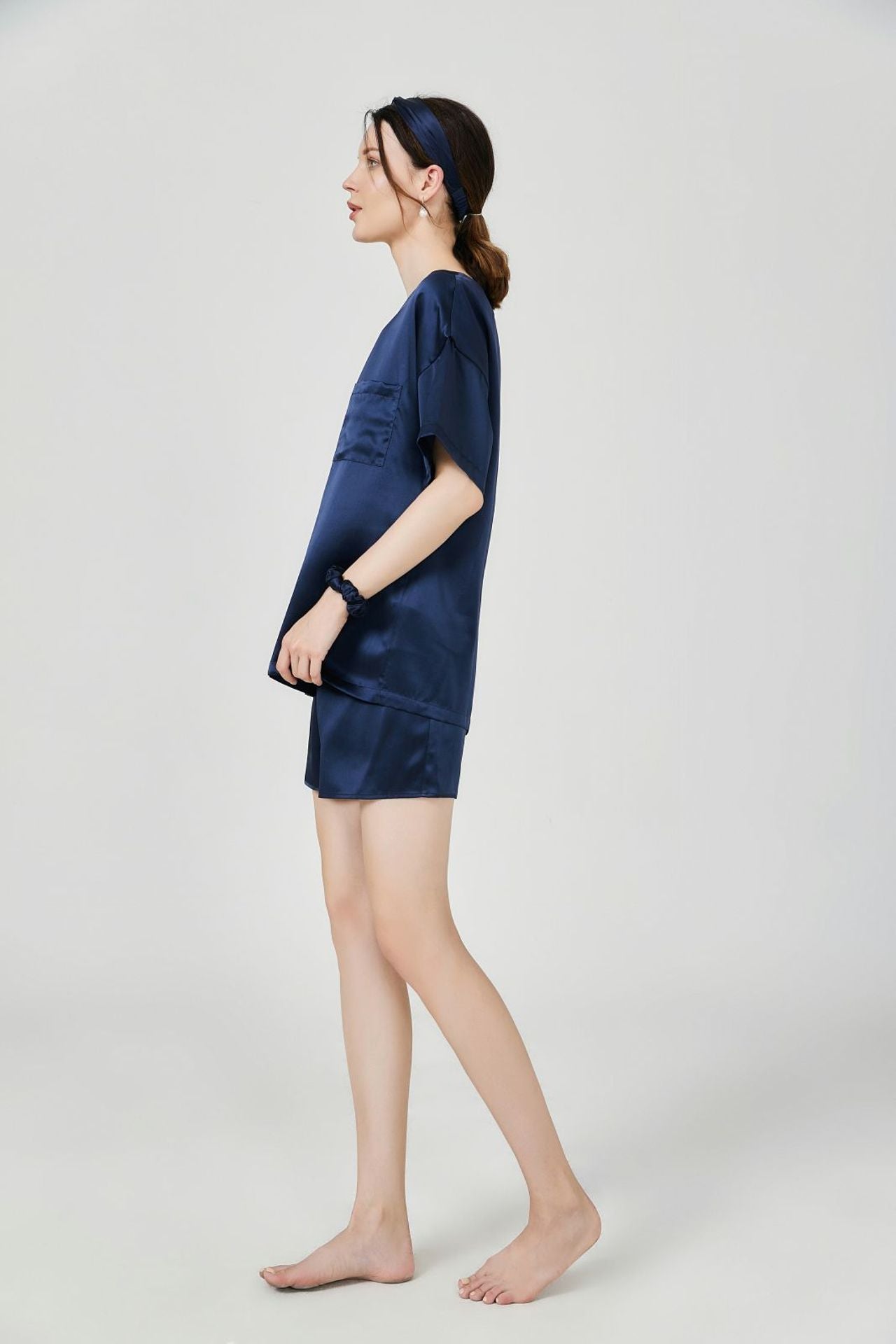 Pyjamassett for kvinner i silkeshorts