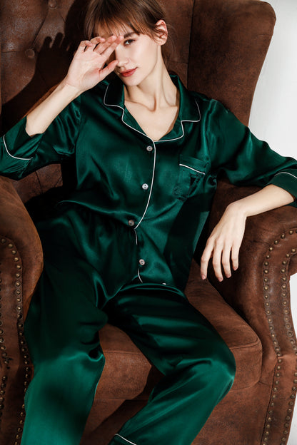 Luksuriøs silke pyjamassett for kvinner