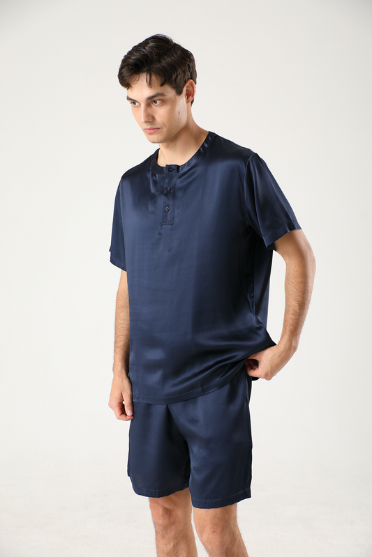 Kortermet silkeskjorte for menn (uten bukser)