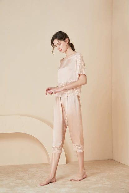 Women's silk and lace pajamas with half-long sleeves