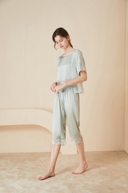 Women's silk and lace pajamas with half-long sleeves